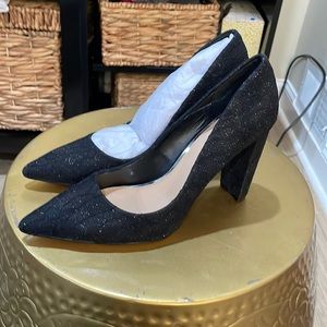 Black lace Badgley Mischka heel. Never worn. Size 9.5.